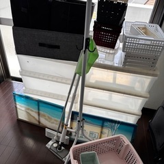 (お話中)未使用スプレー式フロアワイパー+クイックルワイパーセットの画像
