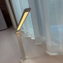 卓上ライトの画像