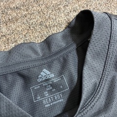 美品　アディダス　半袖　tシャツ 160の画像