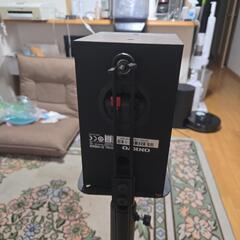 スピーカーとスタンドの画像