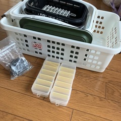 100均一　収納　ボックス　小物入れ　コンテナ　等々の画像