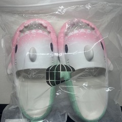 サメサンダル！ピンクの画像