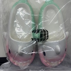 サメサンダル！ピンクの画像