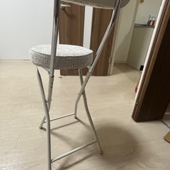 折りたたみ椅子の画像