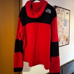 【THE NORTH FACE】プルオーバーパーカー　バイカラーレッド×ブラックの画像