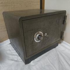 希少！超レトロ 橋本製 耐火金庫（ダイヤル・鍵つき） 希少！超レトロ 橋本製 耐火金庫（ダイヤル・鍵つき）
