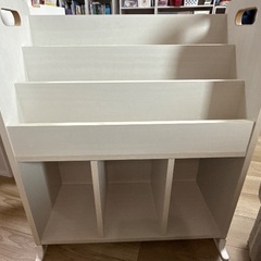 絵本ラックの画像