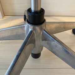 オカムラ okamura グラータ Grata 8142BA ミーティングチェア レッド 肘掛け有 の画像