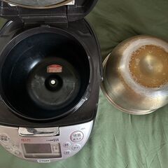 TIGER　タイガー　炊飯器　IH炊飯ジャー　JKH-U100　5.5合炊　1.0リットル　2012年製の画像