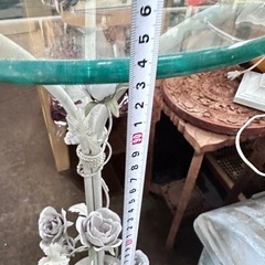 お洒落なスチール薔薇台　の画像
