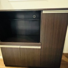 ダークブラウン収納棚の画像