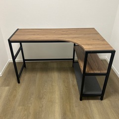 左右入れ替え可能デスクとオフィスチェアセットの画像