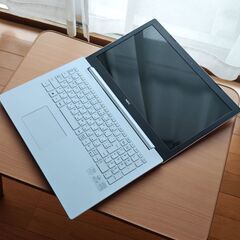 高性能 Nec Lavieノートパソコンの画像