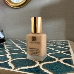 エスティローダー　ダブルウェア　1W1 ボーンの画像
