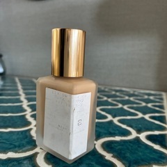 エスティローダー　ダブルウェア　1W1 ボーンの画像