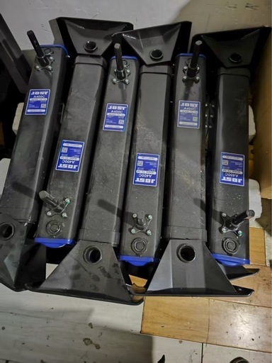 Jost トレーラー用補助脚　左右各1本ずつ計2本