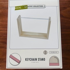 3COINS 《WEB限定商品》キーホルダースタンド　カプセルトイコレクションの画像