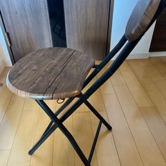折りたたみ式椅子の画像