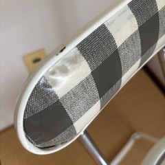 折りたたみ椅子の画像