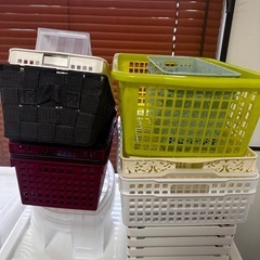 (お話中)プラスチック小物小分け収納ケースたくさんの画像
