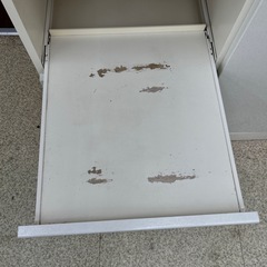 リユースのサカイ東金店 食器棚 3枚扉 白 ※左下小引出剥がれあり TJ13834の画像