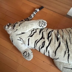 でかい虎のぬいぐるみの画像