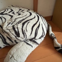 でかい虎のぬいぐるみの画像