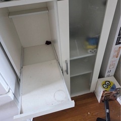 食器棚の画像