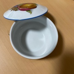 蓋付き入れ物2個セットの画像