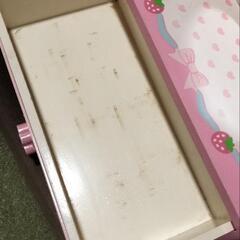 いちごのドレッサーの画像