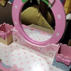 いちごのドレッサーの画像