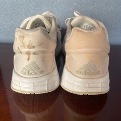 adidas ホワイト スニーカーの画像