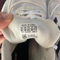 adidas ホワイト スニーカーの画像