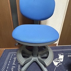 学習机(椅子、本棚、キャスター、ライト付き)の画像