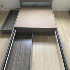 モダンデコ　　ベッドフレーム　シングル２つの画像