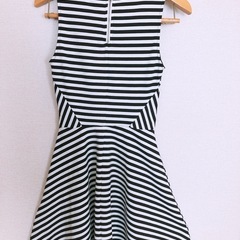 【数回着用のみの美品】キッズでも可能　H&M ボーダー　ノースリーブ フレアワンピース XS 160サイズの画像