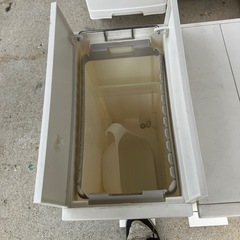 ゴミ箱　足踏み　蓋付きの画像