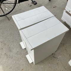 ゴミ箱　足踏み　蓋付きの画像