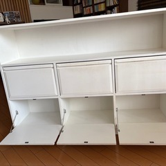 キャスター付き木製キャビネット(白色)の画像