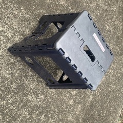 ダイソー折りたたみイスの画像