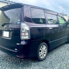 ブラックOK【自社ローン＆リース】月々：格安です😉お問合せください！　トヨタ　ヴォクシーZS　煌　修復歴なし　車検2年付き！　フルセグナビ　Bカメラ　両側スライド　★保証人不要　★債務整理OK　★勤続年数不問の画像