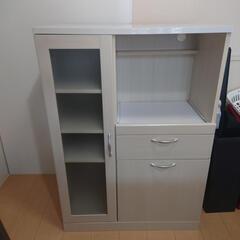 美品食器棚の画像