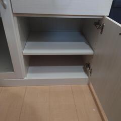 美品食器棚の画像