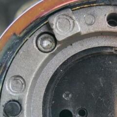 ボルトが舐めってしまって外せません