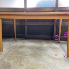 ダイニング テーブルの画像