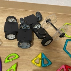 知育玩具 マグネット 磁石ブロック　マグネットブロック　120個程度 車 観覧車の画像