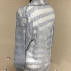 透ける　グレー　カーディガンの画像