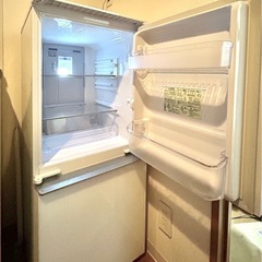 SHARP 冷蔵庫　1〜2人用の画像