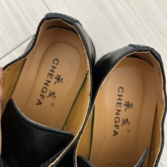 ほとんど新品の靴、1〜2回のみ使用、サイズ24.5cmの画像