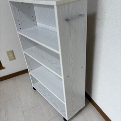 キャスター付き本棚の画像